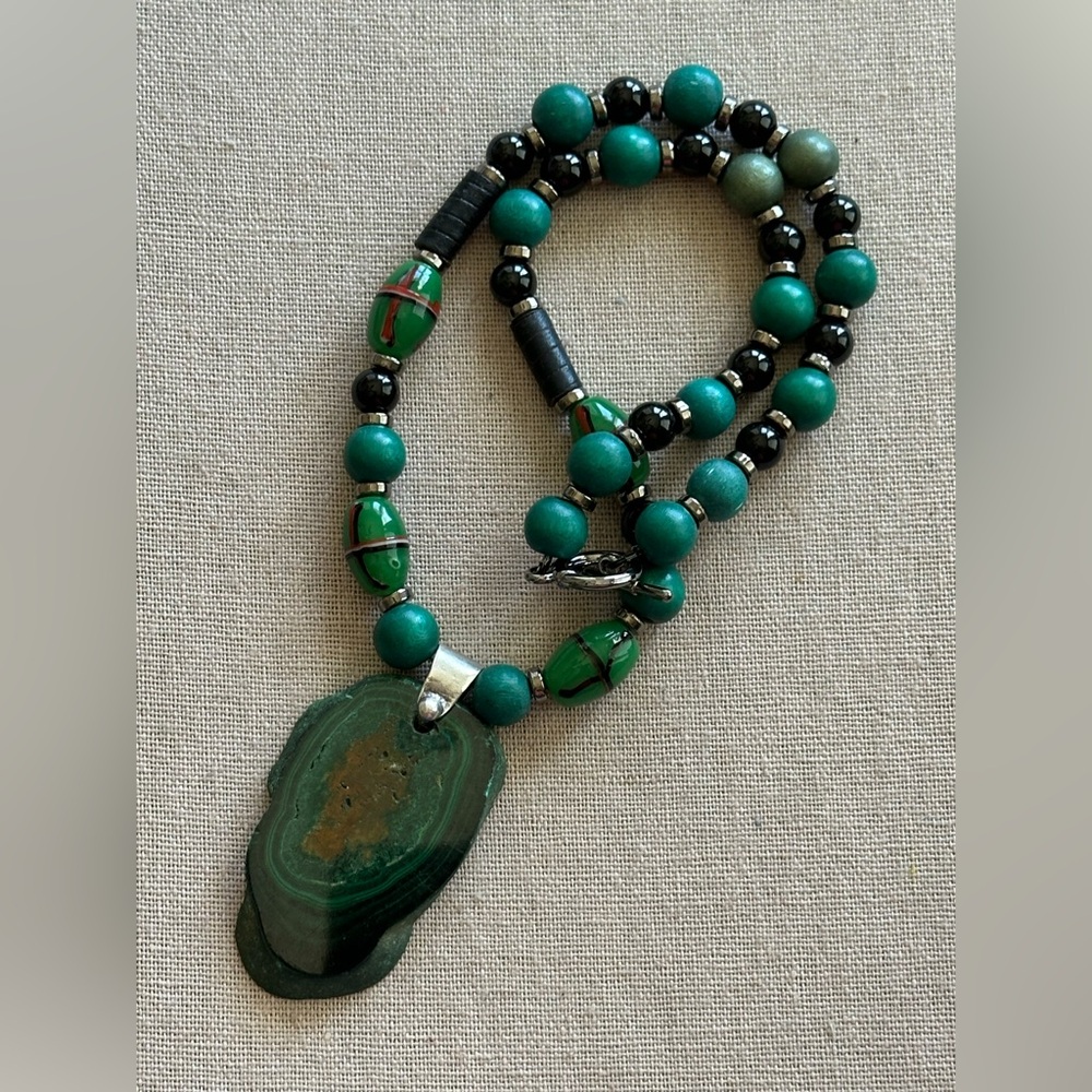 22 inch Malachite bead necklace NWOT